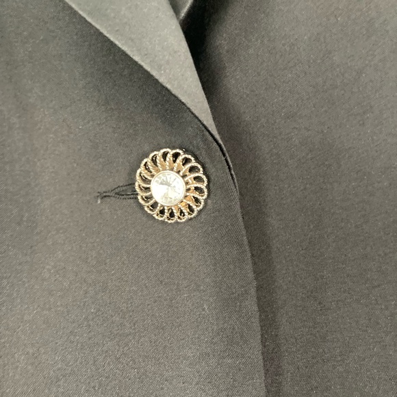 Isabella size 12 black pantsuit with embroidered button, tuxedo style great cond - Picture 2 of 3